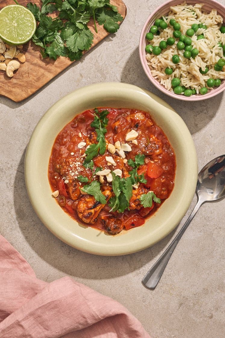 Gobi Manchurian – uunipaahdettu kukkakaali mausteisessa kastikkeessa korianterilla, inkiväärillä ja cashewpähkinöillä