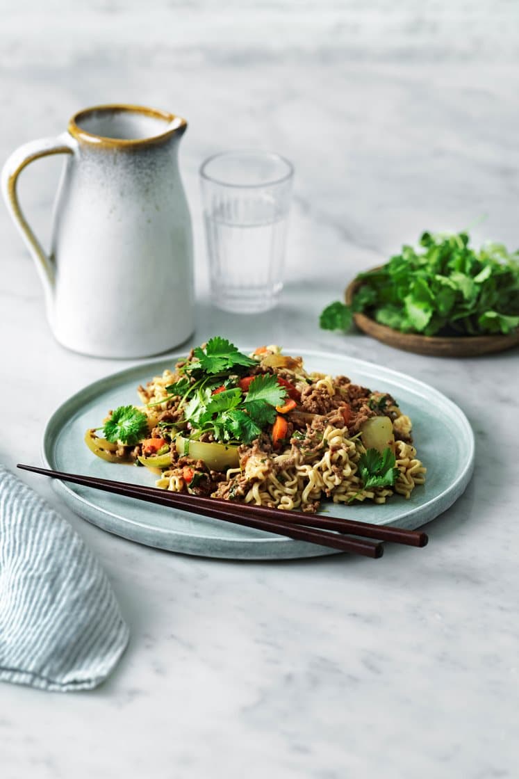 Tulinen coconut beef, nuudelit ja korianteri