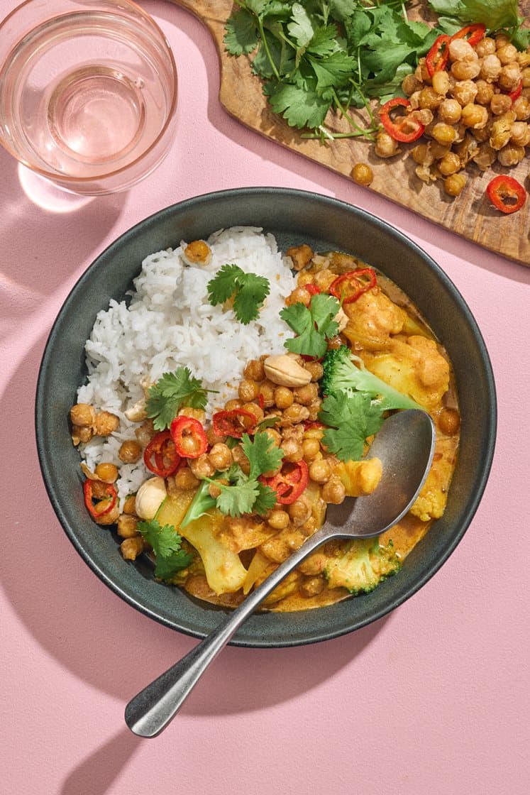 Kermainen kasvistikka masala cashewpähkinöillä ja korianterilla
