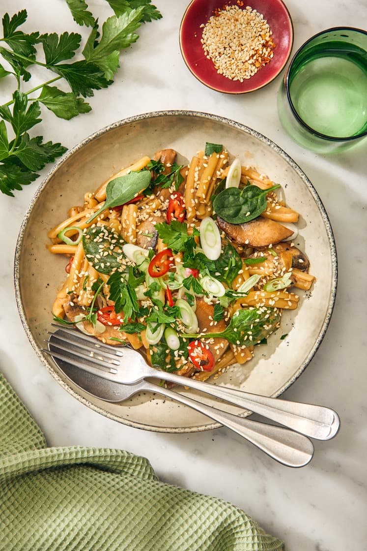 Tulinen sienipasta portobellolla ja seesaminsiemenillä 