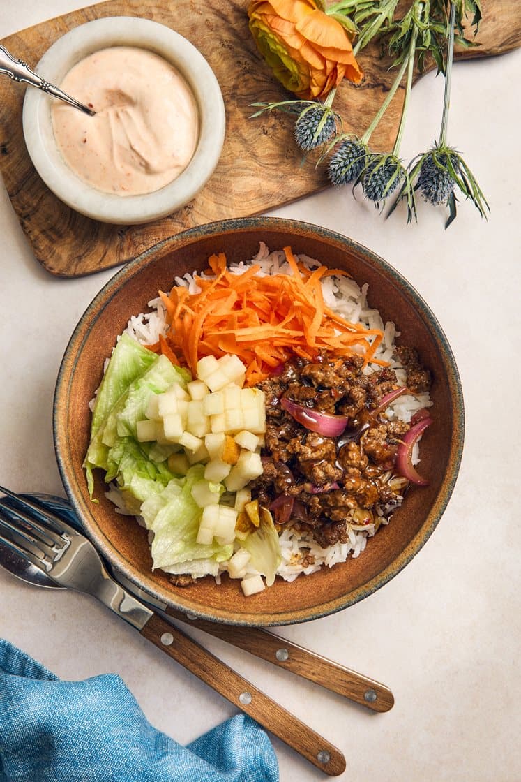 Ginger beef bowl päärynän ja valkosipuliriisin kanssa