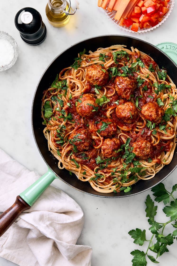 Pasta con polpette di maiale - pienet possulihapullat tomaattikastikkeessa