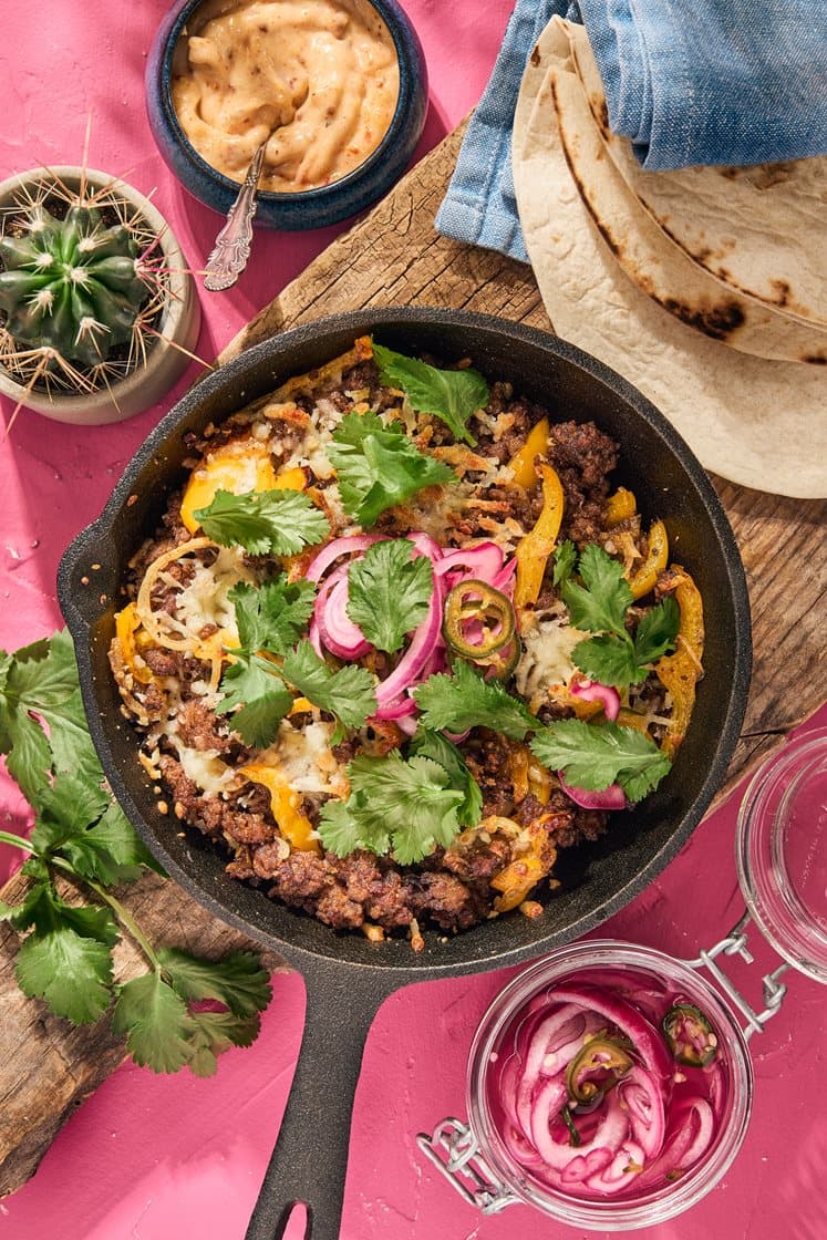 Tacopannu naudanjauhelihalla, mozzarellalla, pikkelöidyllä jalapeñolla ja savustetulla chilikastikkeella