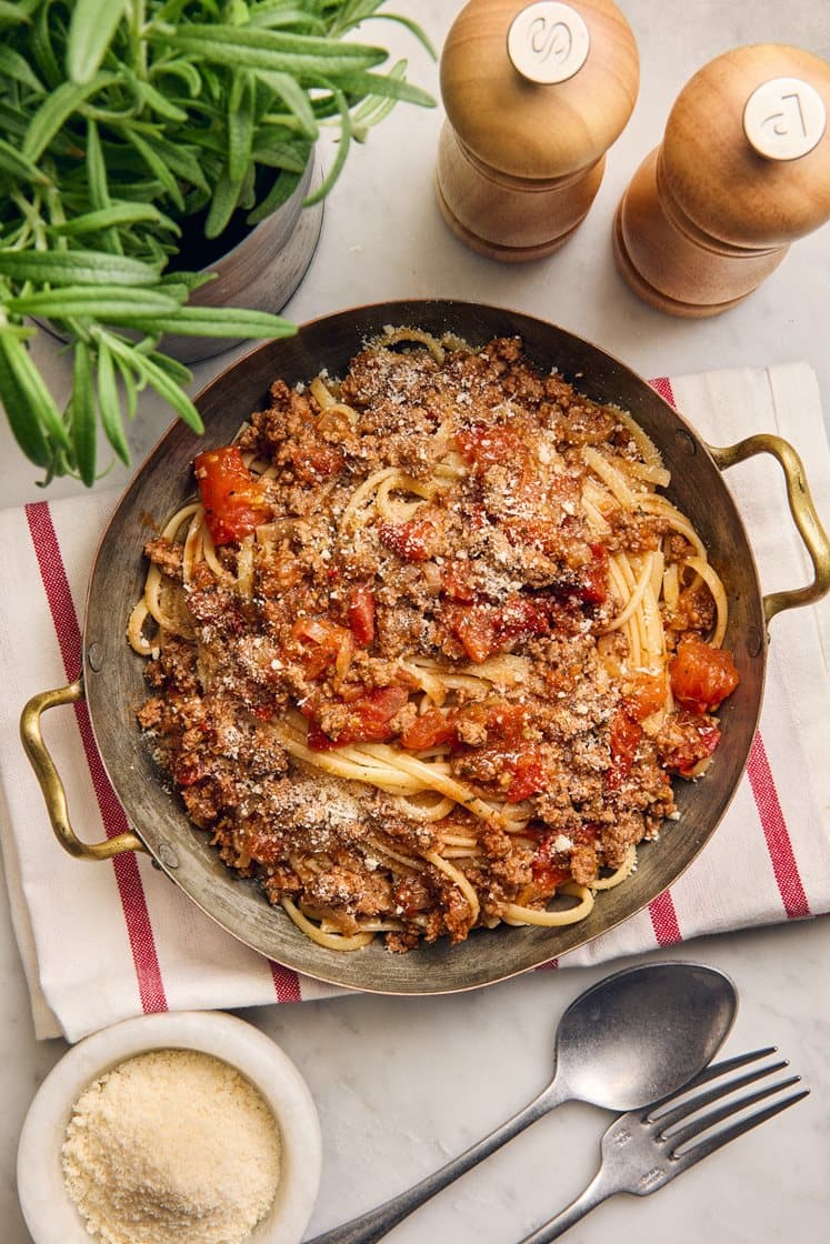 Pasta bolognese ja parmesaania