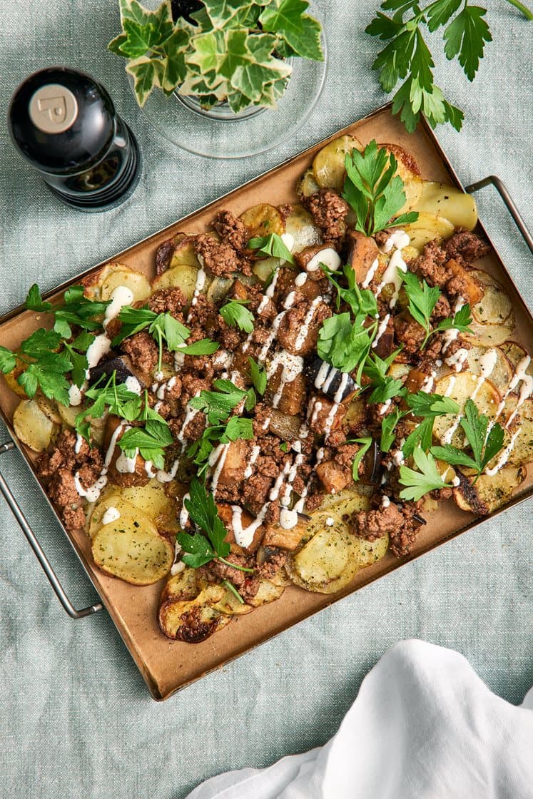 Moussaka-pelti naudanjauheliharagulla ja munakoisolla