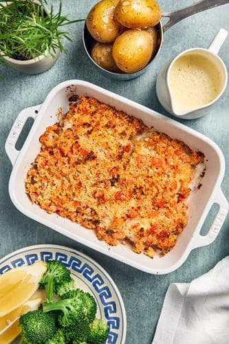 Rapeaksi paahdettu seitifilee sitruuna-parmesaanikastikkeen, parsakaalin ja keitettyjen perunoiden kanssa